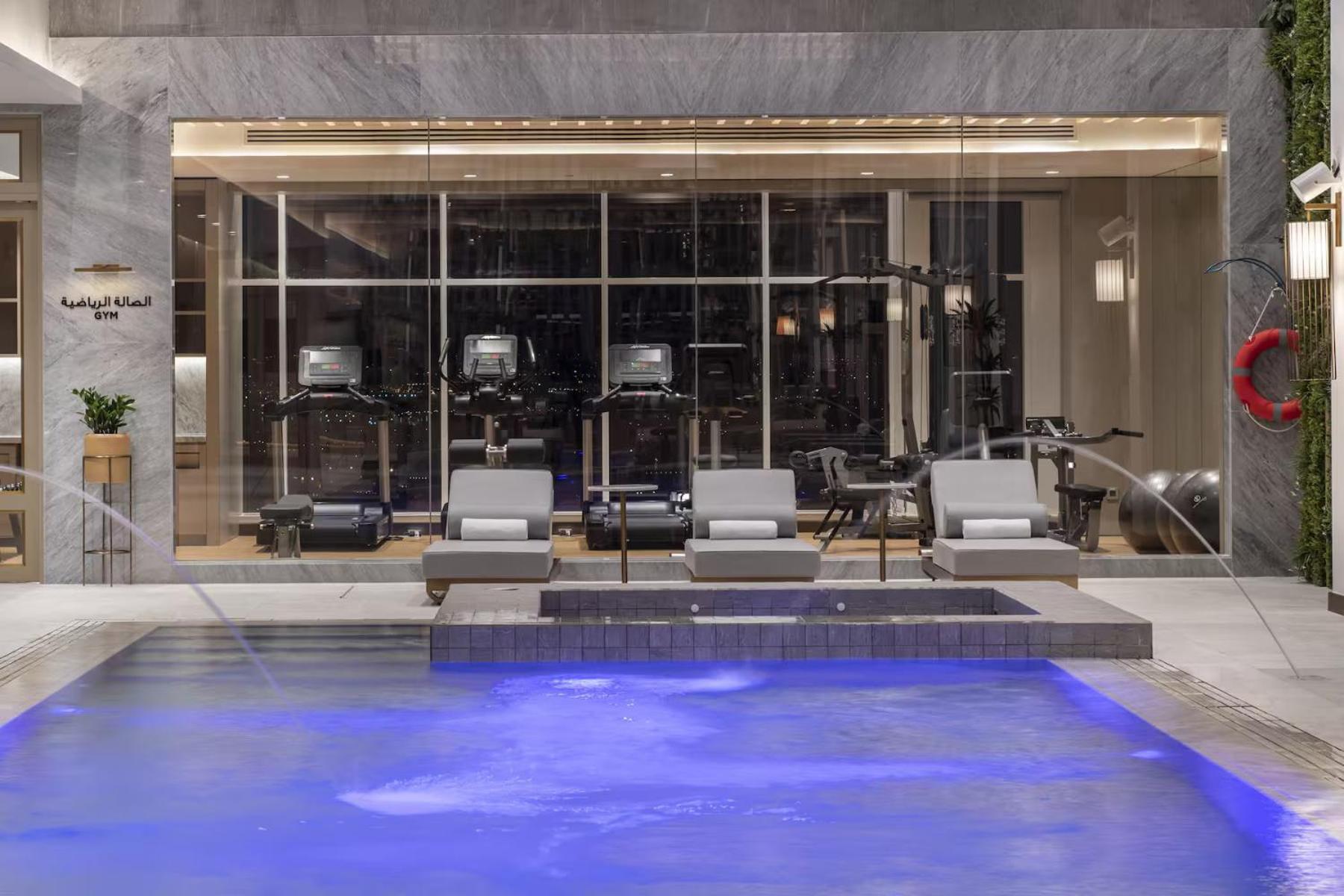 Ramada By Wyndham Riyadh King Fahd Road Exterior foto The pool at the hotel